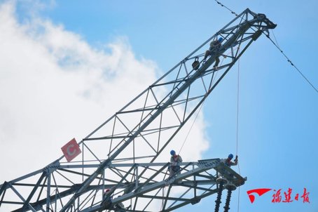 世界**！1000千伏特高壓帶電更換絕緣子在福建實(shí)施